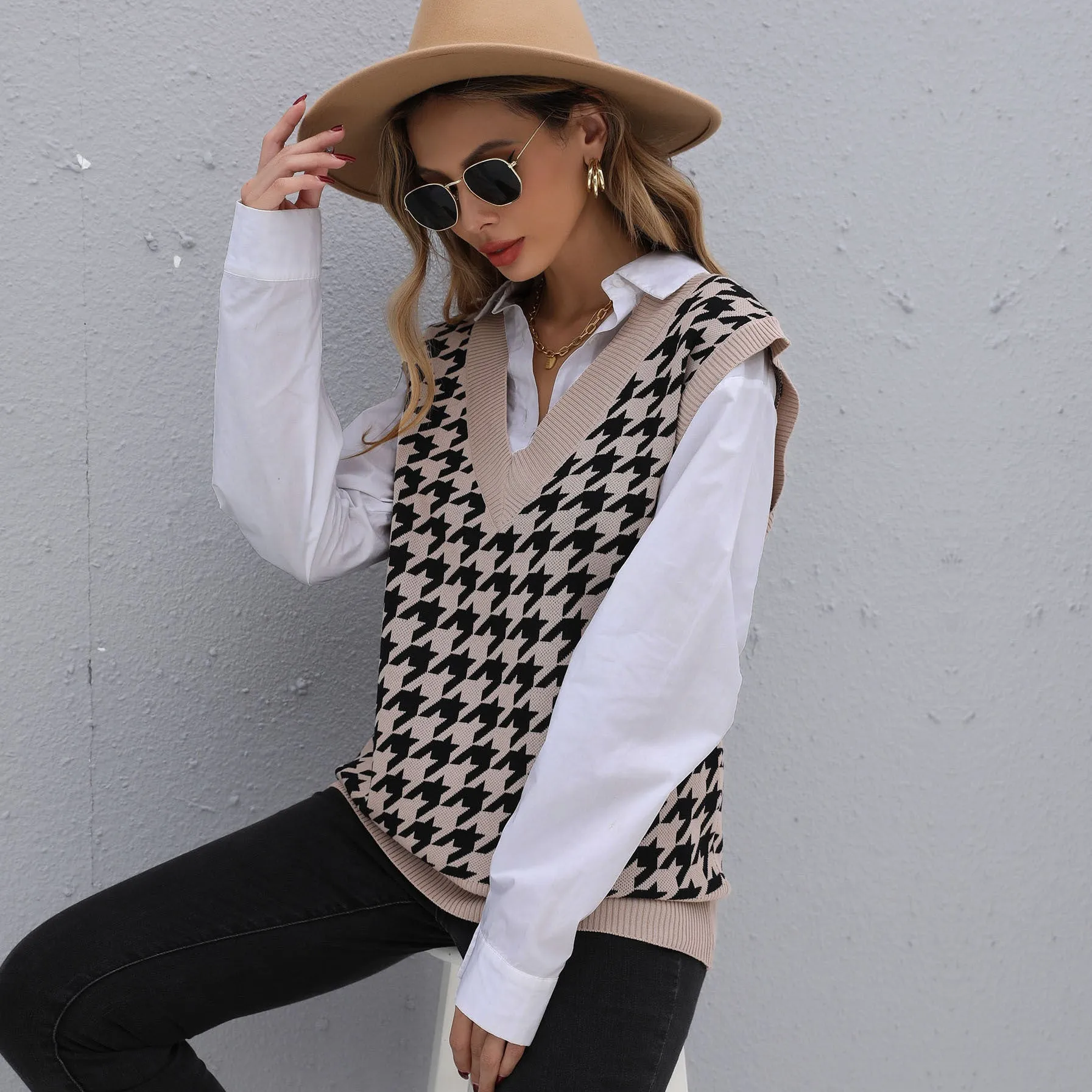 PEOPLETERRITORY New 2025 popular women's clothing Thousand Birds grid v-neck loose knitted vest retro commuter sweater vest